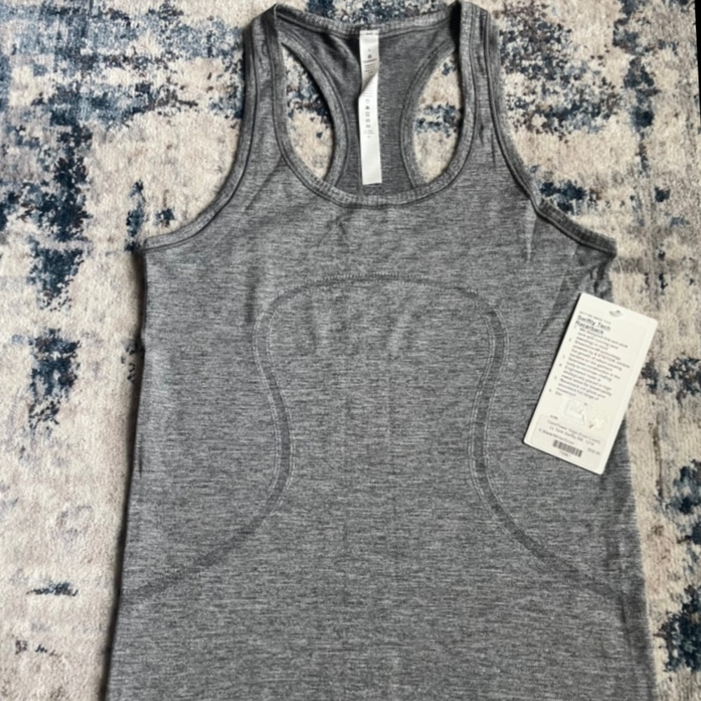 NWT - BRAND NEW - NEVER WORN - LULULEMON SILVER SWIFTLY TECH RACERBACK - SIZE 6
